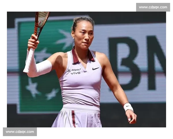 郑钦文关键破发扳平西尼亚科娃，决胜盘遗憾未能延续强势